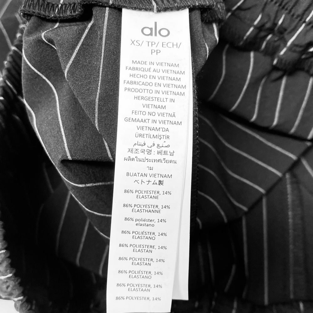 NWT ALO Yoga High Waist Pinstripe Daylight Boxer Short in Black/Titanium Size XS - Picture 8 of 9